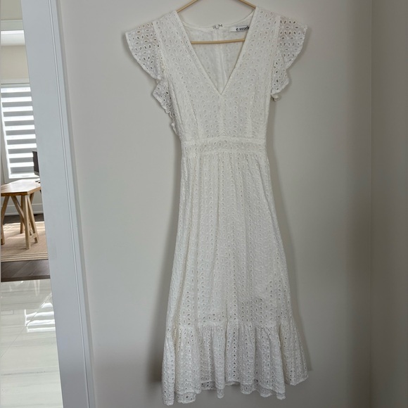 Chic White Eyelet Dress - Picture 2 of 3